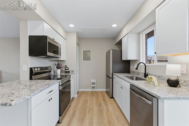 352 Mount View Lane, Colorado Springs, CO 80907