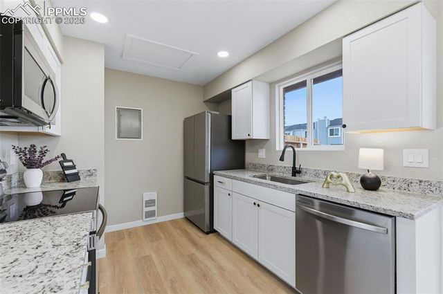 352 Mount View Lane, Colorado Springs, CO 80907