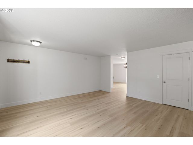 19095 BARRINGTON Ave, Sandy, OR 97055