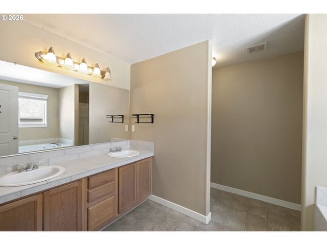 19095 BARRINGTON Ave, Sandy, OR 97055