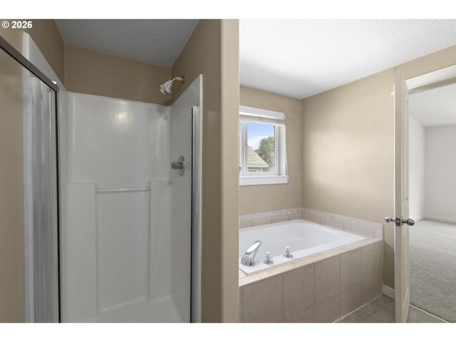 19095 BARRINGTON Ave, Sandy, OR 97055