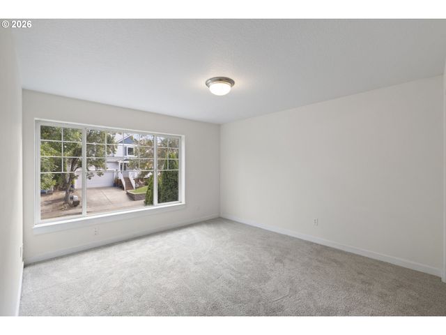 19095 BARRINGTON Ave, Sandy, OR 97055