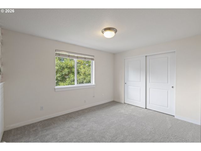 19095 BARRINGTON Ave, Sandy, OR 97055