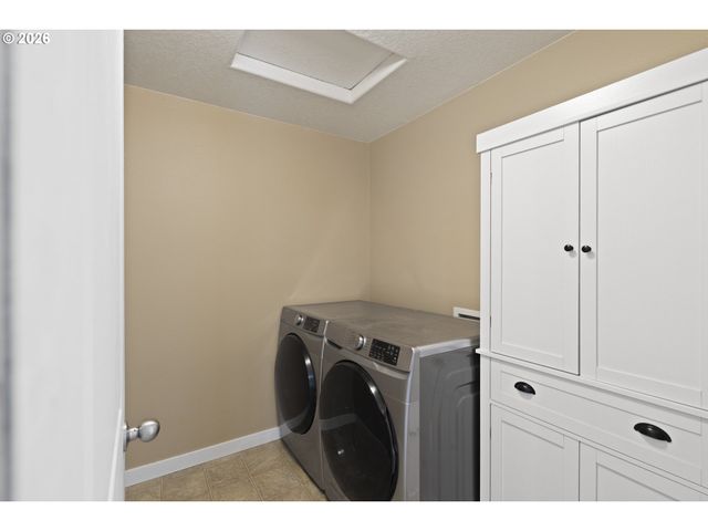 19095 BARRINGTON Ave, Sandy, OR 97055
