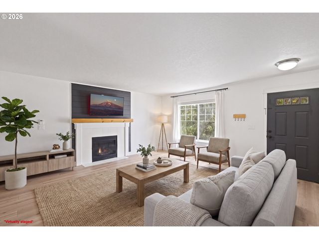 19095 BARRINGTON Ave, Sandy, OR 97055
