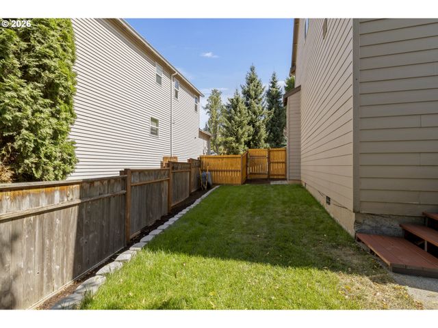 19095 BARRINGTON Ave, Sandy, OR 97055