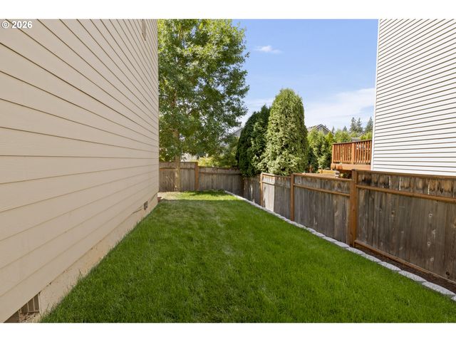 19095 BARRINGTON Ave, Sandy, OR 97055