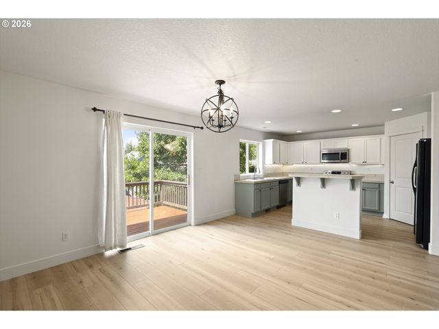 19095 BARRINGTON Ave, Sandy, OR 97055