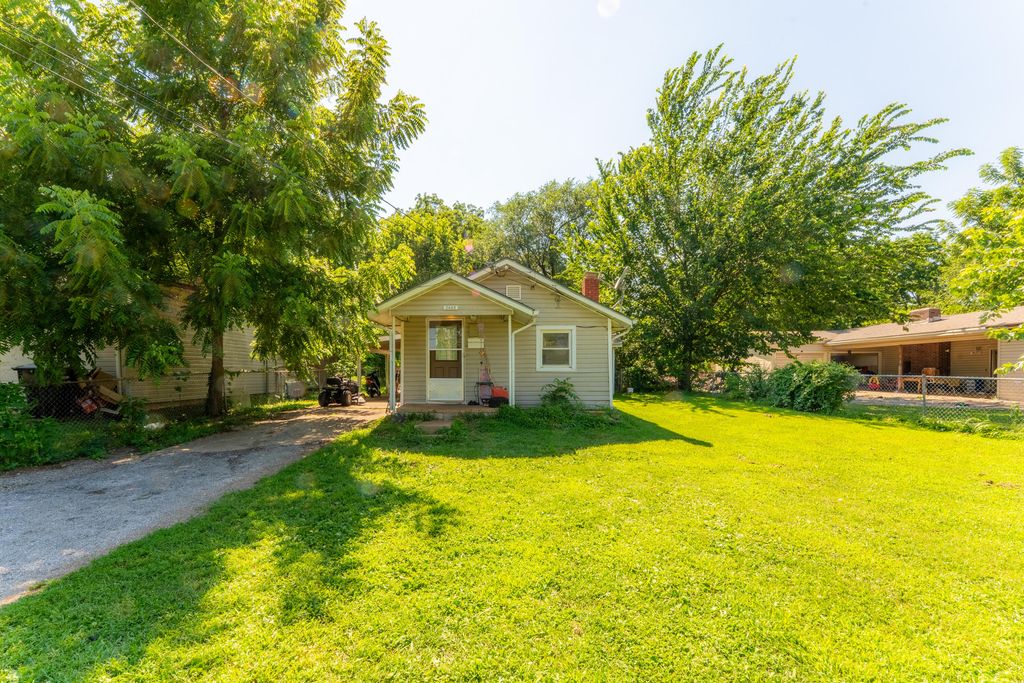 2449 North Boonville Avenue, Springfield, MO 65803