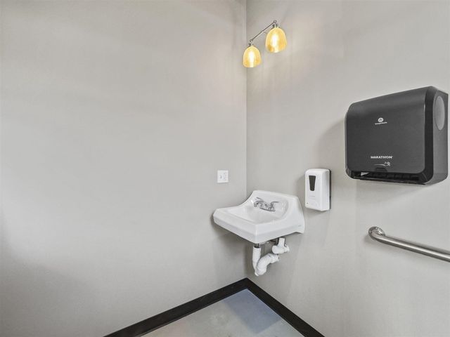 480 E Parkdale Avenue, Manistee, MI 49660