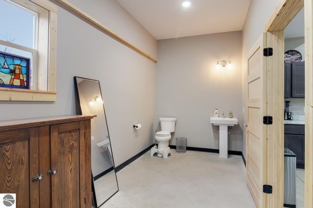 480 E Parkdale Avenue, Manistee, MI 49660