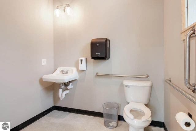 480 E Parkdale Avenue, Manistee, MI 49660