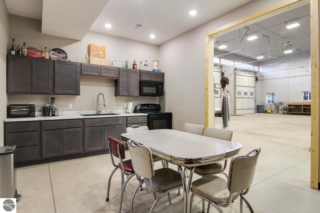 480 E Parkdale Avenue, Manistee, MI 49660