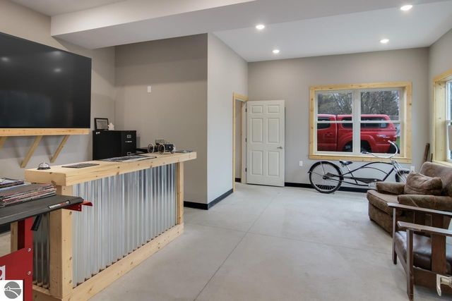 480 E Parkdale Avenue, Manistee, MI 49660