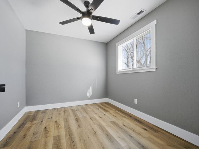 906 N Brown Avenue, Springfield, MO 65802