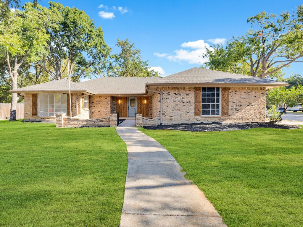 1009 Almond Court, Mansfield, TX 76063