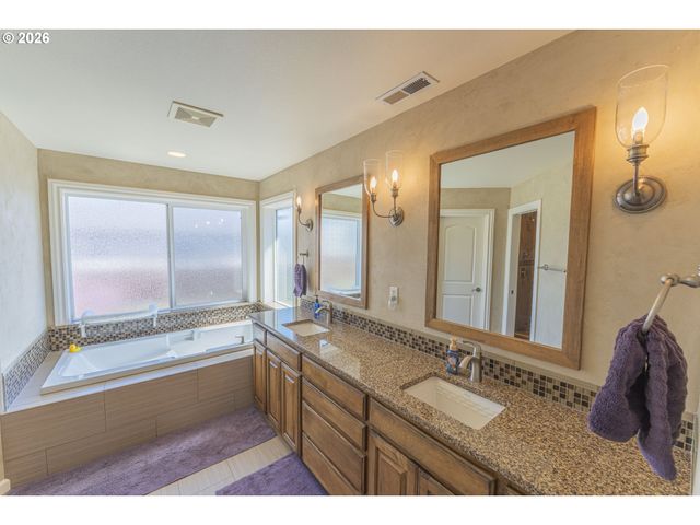 10907 Nw 9TH Ave, Vancouver, WA 98685