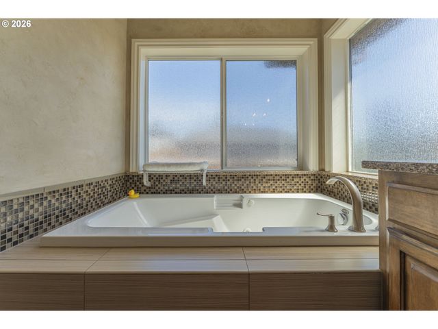 10907 Nw 9TH Ave, Vancouver, WA 98685