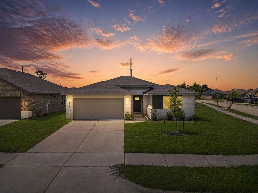 1702 Plantation Place, Baytown, TX 77523