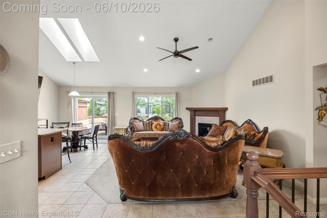 14789 N Park Drive 18, Shelby Charter Township, MI 48315