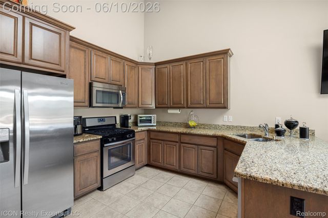 14789 N Park Drive 18, Shelby Charter Township, MI 48315