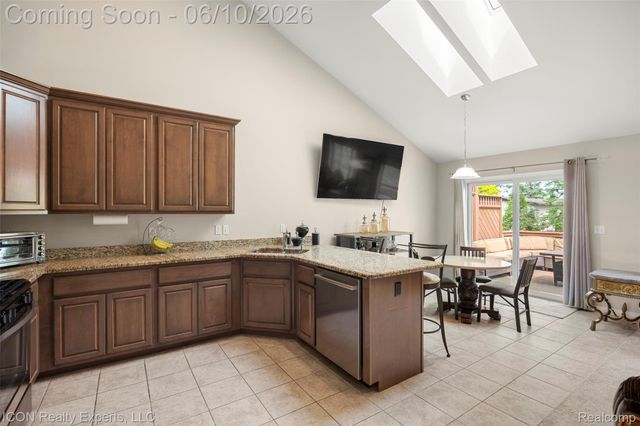 14789 N Park Drive 18, Shelby Charter Township, MI 48315
