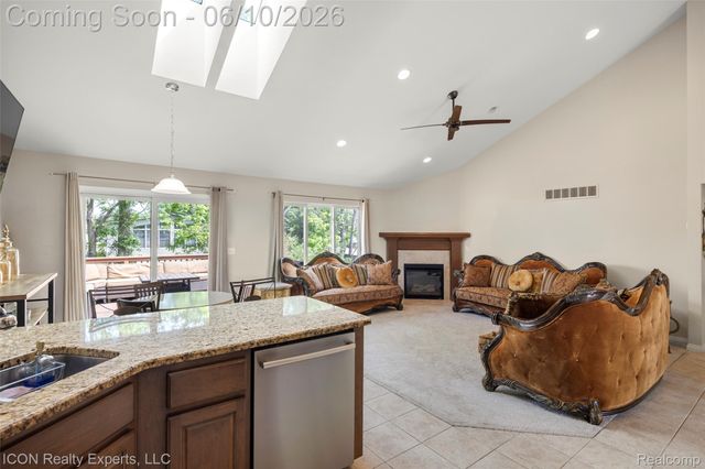 14789 N Park Drive 18, Shelby Charter Township, MI 48315