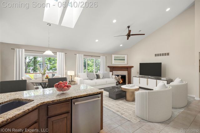 14789 N Park Drive 18, Shelby Charter Township, MI 48315