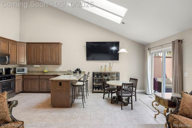 14789 N Park Drive 18, Shelby Charter Township, MI 48315