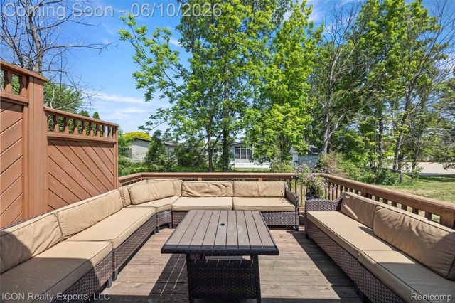 14789 N Park Drive 18, Shelby Charter Township, MI 48315