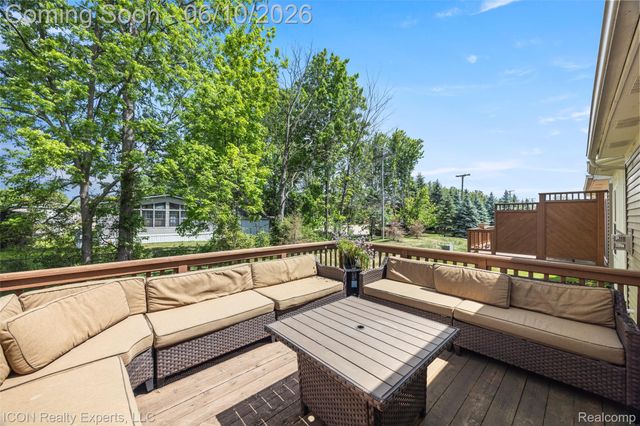 14789 N Park Drive 18, Shelby Charter Township, MI 48315
