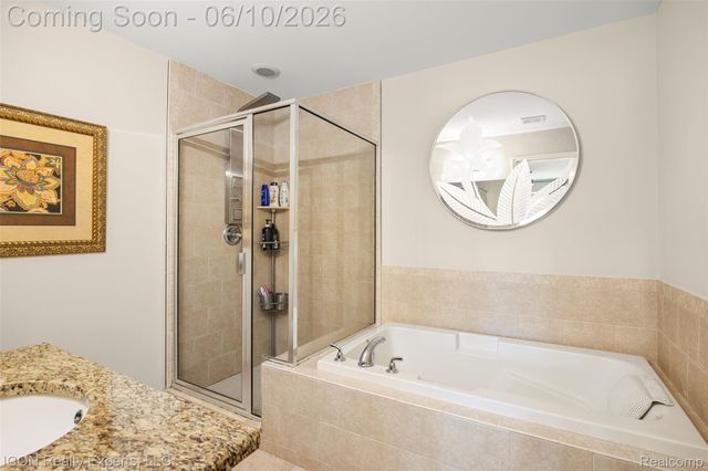 14789 N Park Drive 18, Shelby Charter Township, MI 48315