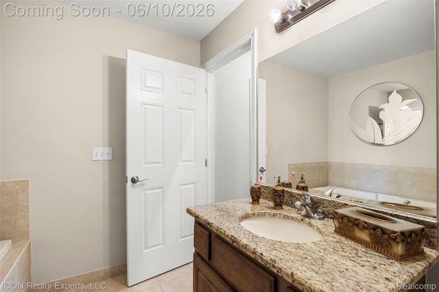 14789 N Park Drive 18, Shelby Charter Township, MI 48315
