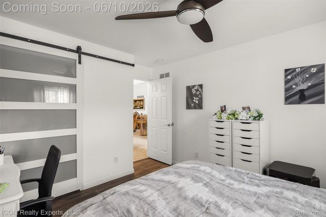 14789 N Park Drive 18, Shelby Charter Township, MI 48315