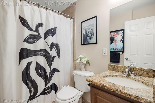 14789 N Park Drive 18, Shelby Charter Township, MI 48315