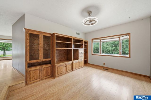 5601 Elk Circle, Lincoln, NE 68516