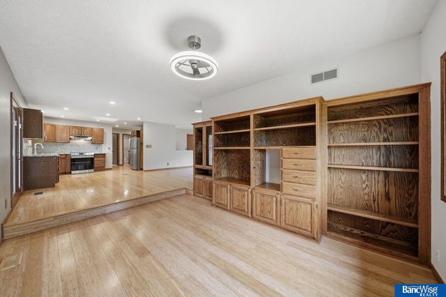 5601 Elk Circle, Lincoln, NE 68516