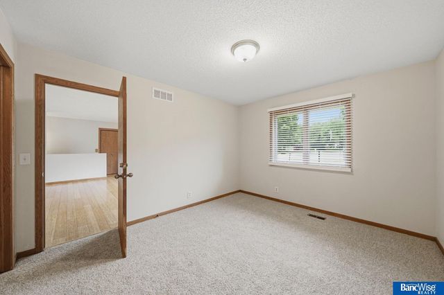 5601 Elk Circle, Lincoln, NE 68516