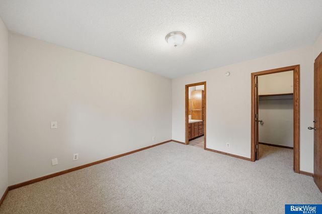 5601 Elk Circle, Lincoln, NE 68516