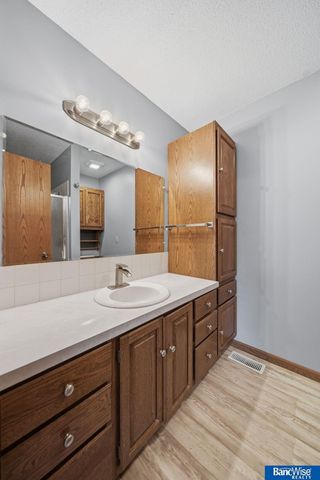 5601 Elk Circle, Lincoln, NE 68516