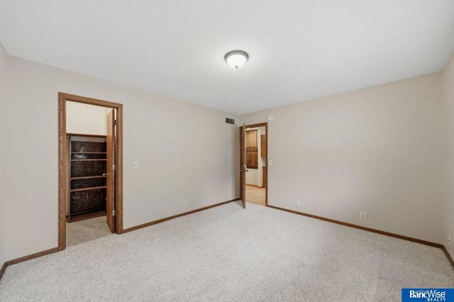 5601 Elk Circle, Lincoln, NE 68516