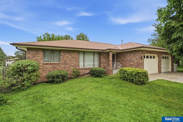 5601 Elk Circle, Lincoln, NE 68516