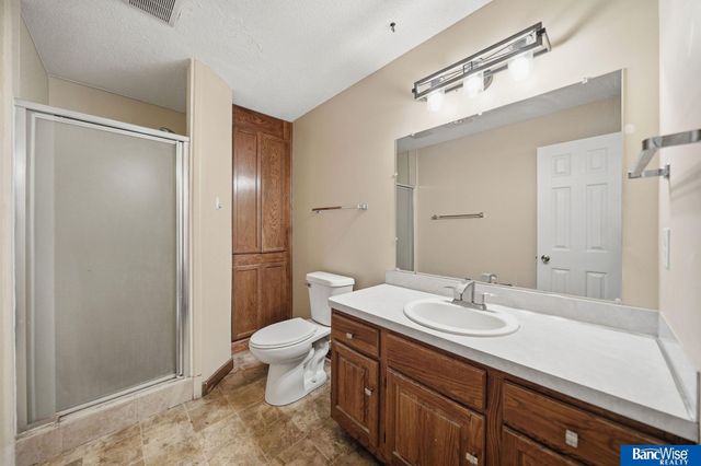 5601 Elk Circle, Lincoln, NE 68516