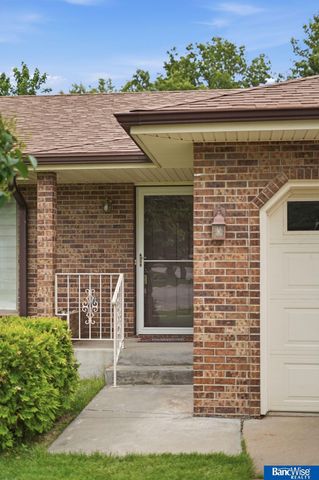 5601 Elk Circle, Lincoln, NE 68516