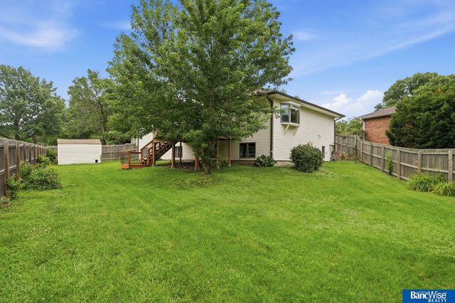 5601 Elk Circle, Lincoln, NE 68516