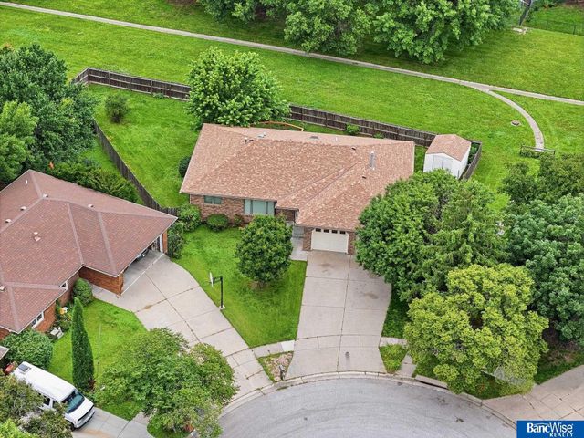 5601 Elk Circle, Lincoln, NE 68516