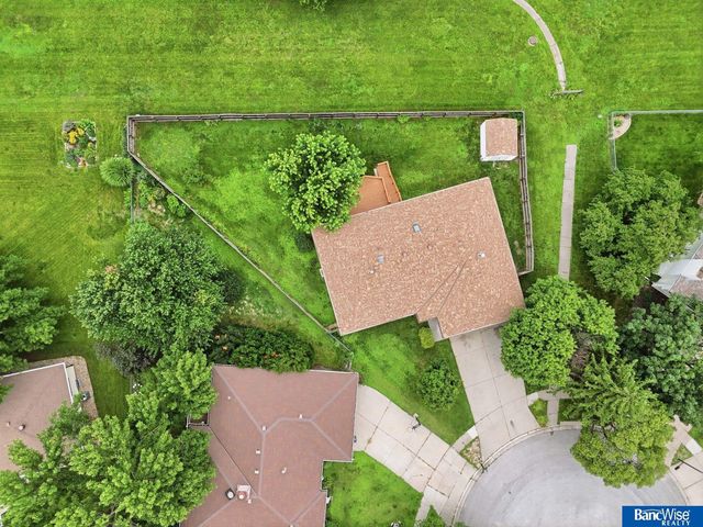 5601 Elk Circle, Lincoln, NE 68516