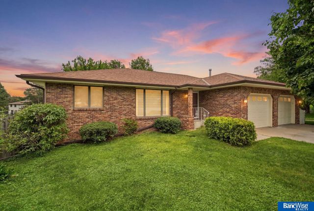 5601 Elk Circle, Lincoln, NE 68516