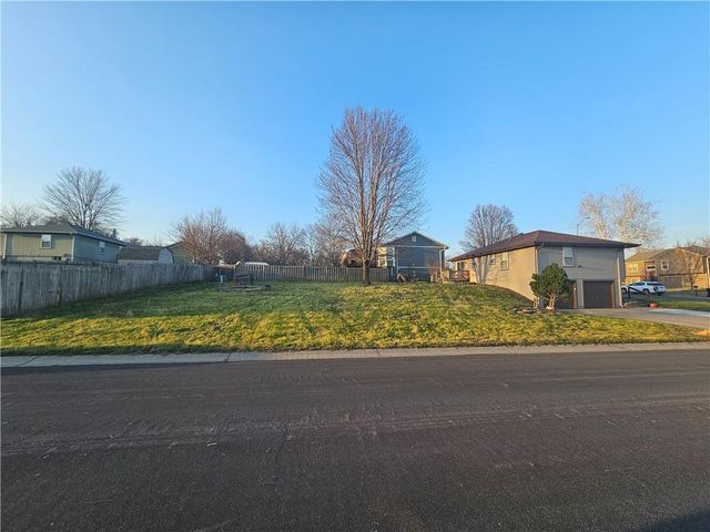 500 N Saville Court, Independence, MO 64050