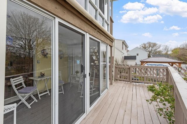 74 Harlem St, Lowell, MA 01854